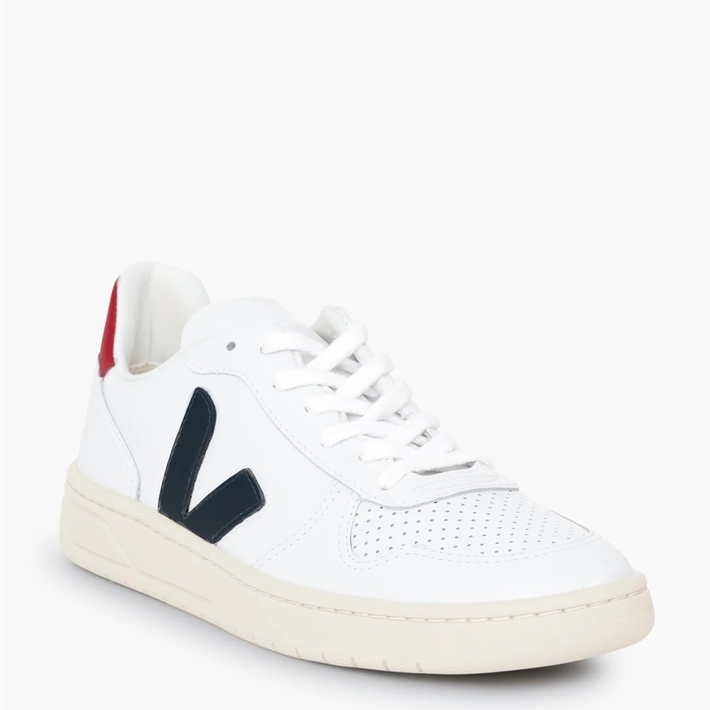 Veja V-10 Sneakers NWT in box
